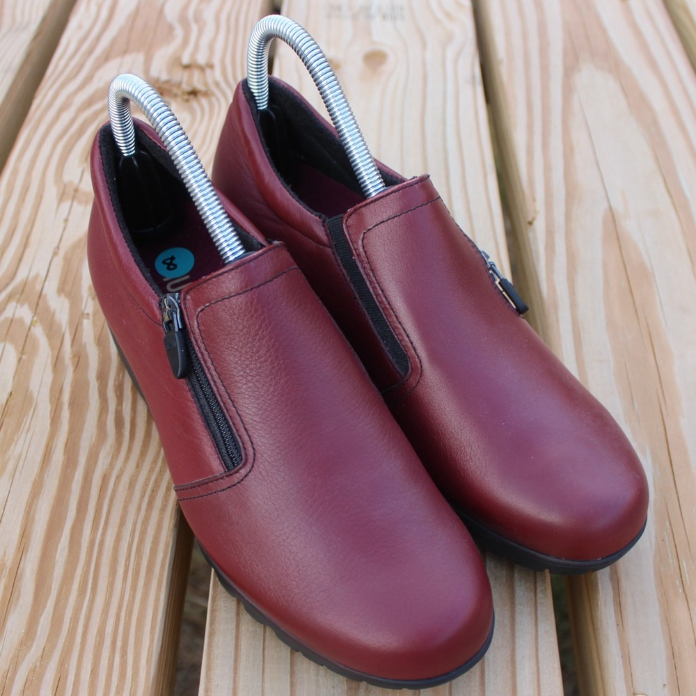 Women's Munro Burgundy Wedge Shoe Sz 8
